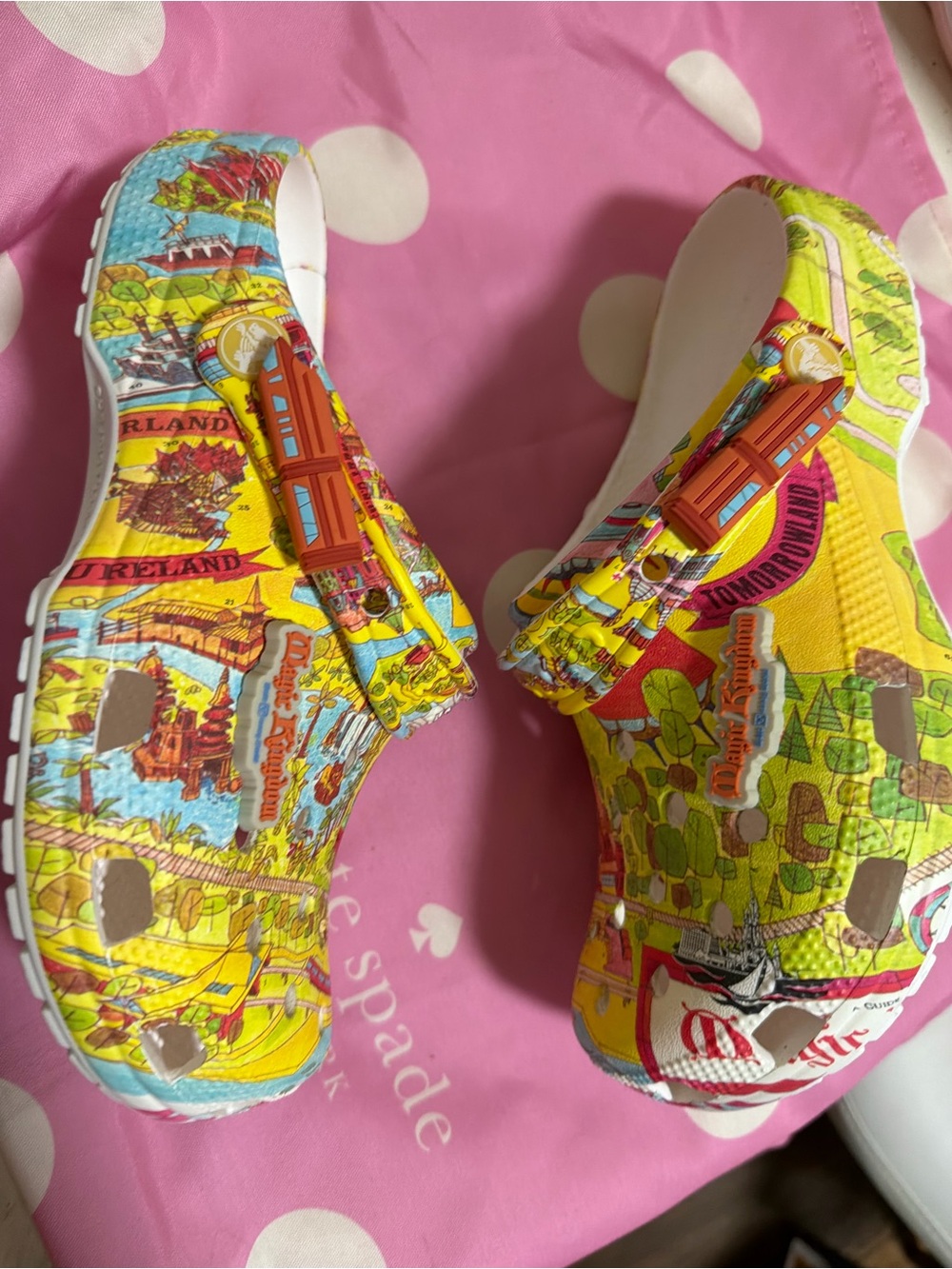 Disney World -Print Clog - Yellow/Multi colored size 8 NWT - Picture 3 of 10